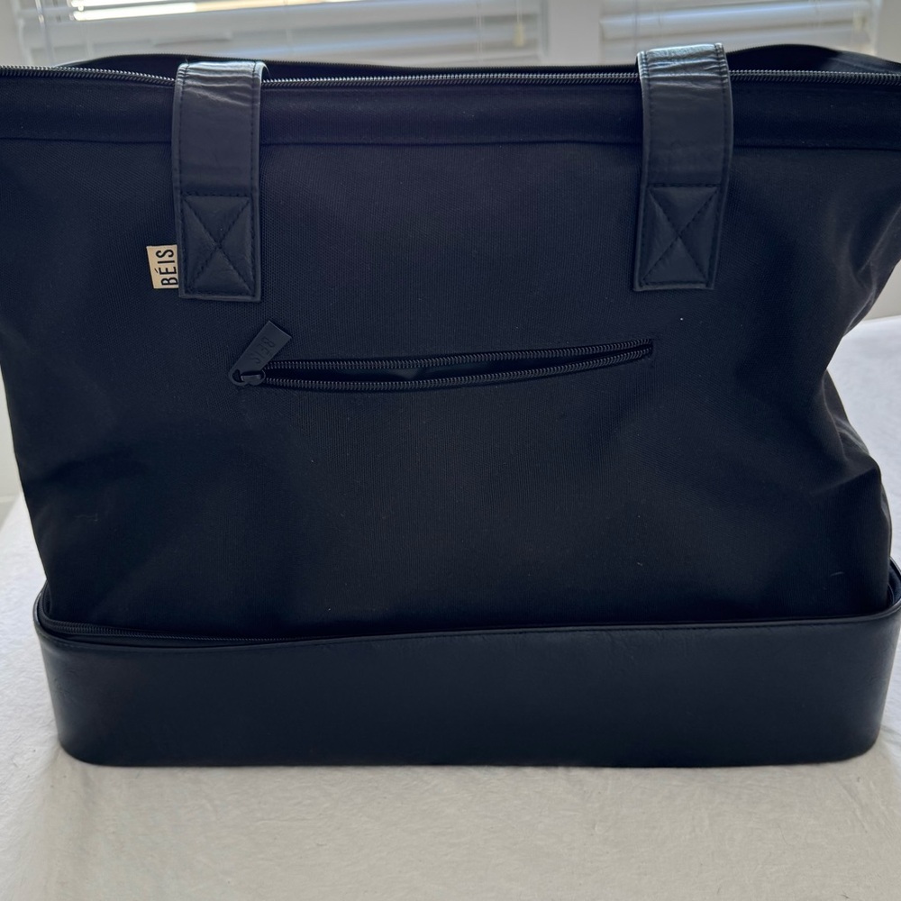 BÉIS The Weekender – Black
Good Used Condition